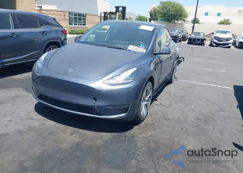 2023 Tesla Model Y Awd/Long Range Dual Motor All-Wheel Drive z USA, uszkodzony, nr VIN 7SAYGDEE7PA106824